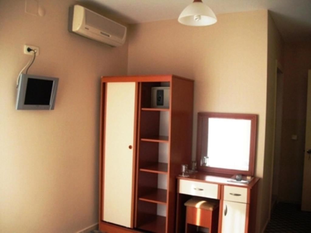 Pasifik Hotel Çeşme Buitenkant foto