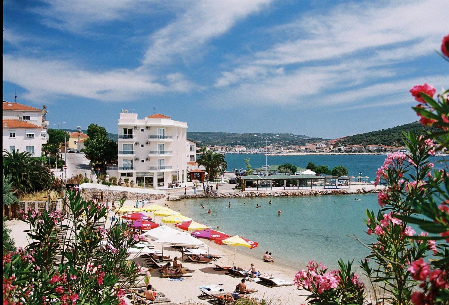 Pasifik Hotel Çeşme Buitenkant foto